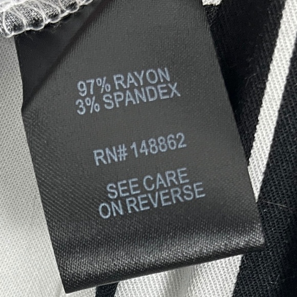 Torrid Black & White Abstract Pattern Maxi Dress Torrid Size 2 - Picture 6 of 7